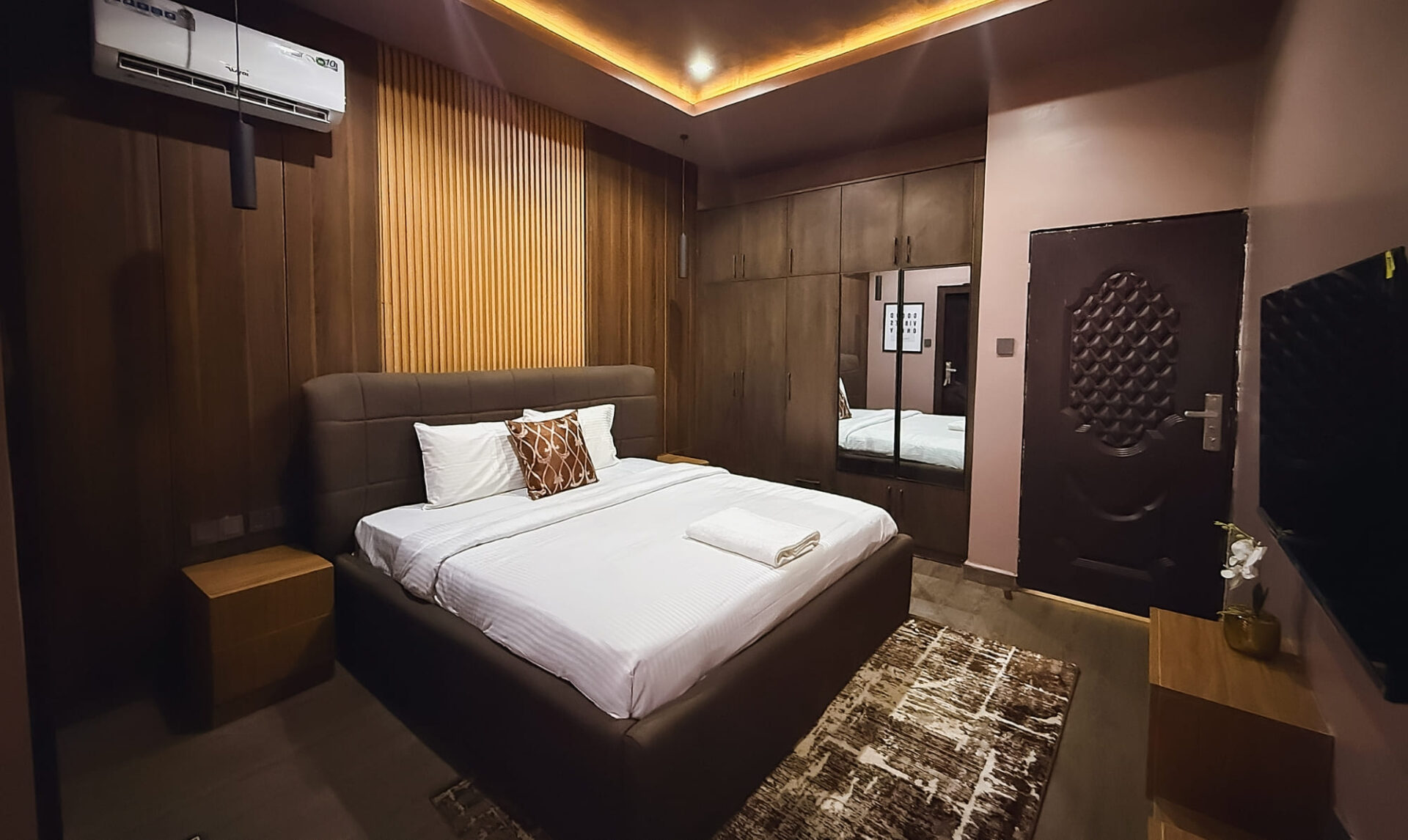 Phyllia Master Bedroom